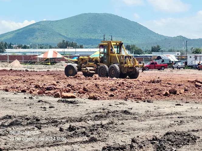 Motoconformadora en movimiento de tierras